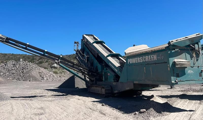 Proceso de clasificación de agregados con criba Powerscreen en La Paz
