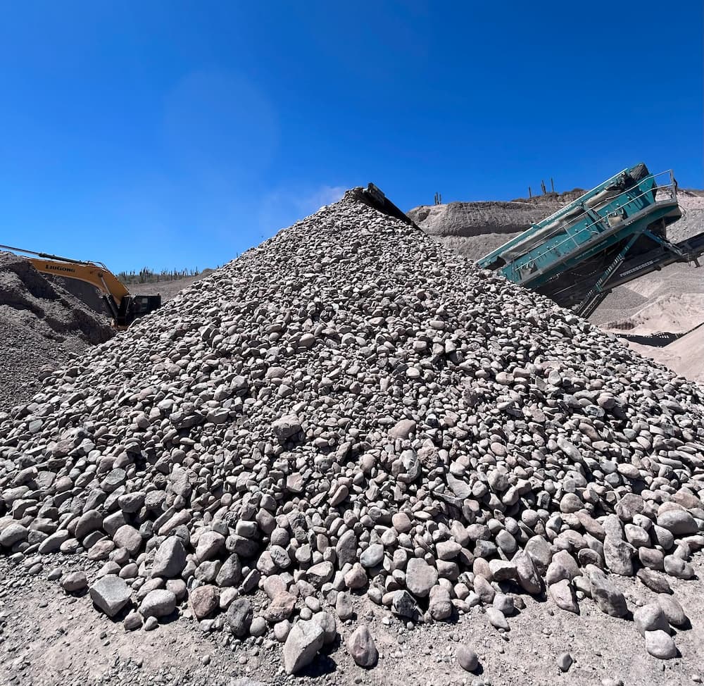 Criba separando gravón en planta trituradora DT Corporativo, La Paz BCS